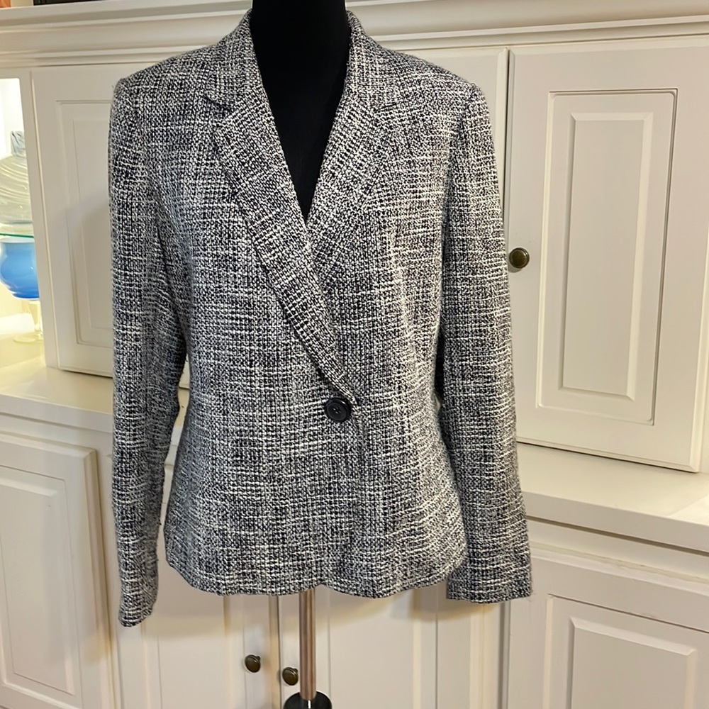 EMMA JAMES ladies tweed blazer. Size 14. Fully lined, double breasted with snaps
